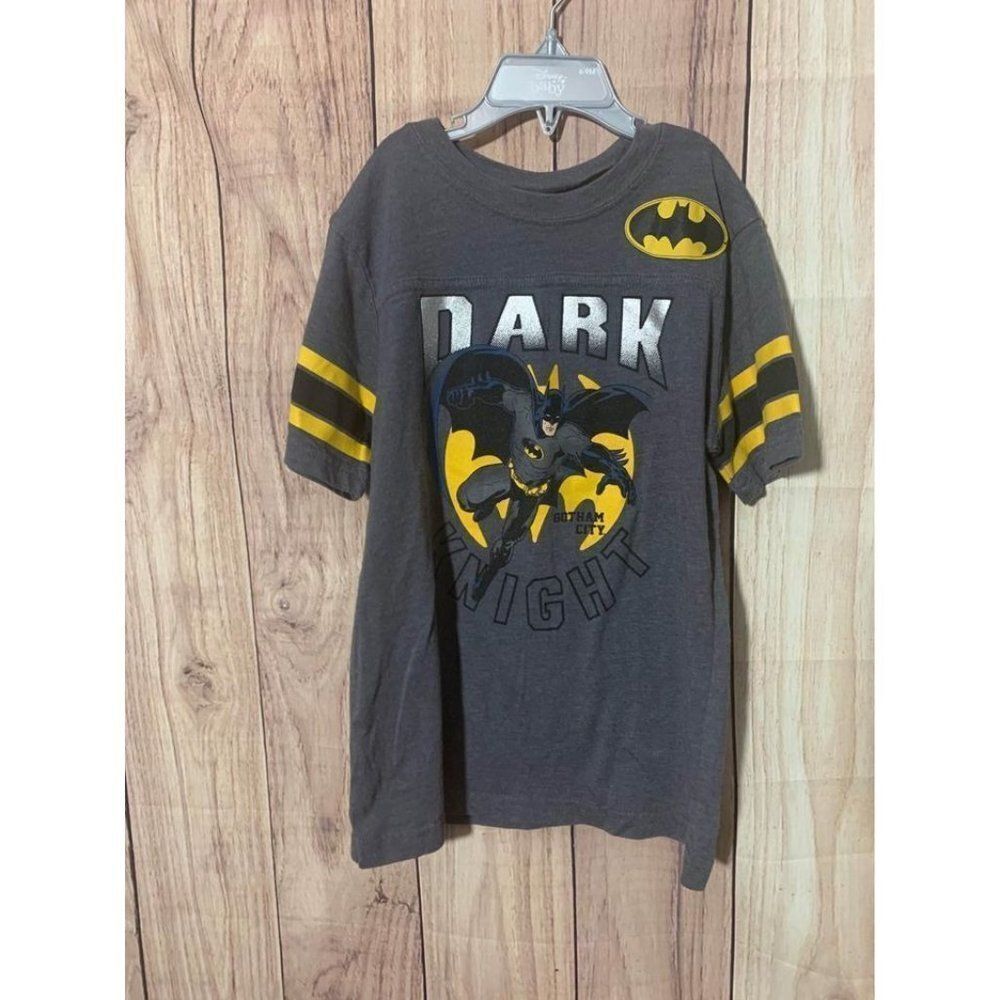 Batman Dark Knight DC comics Boys t-shirt Sz 6/7